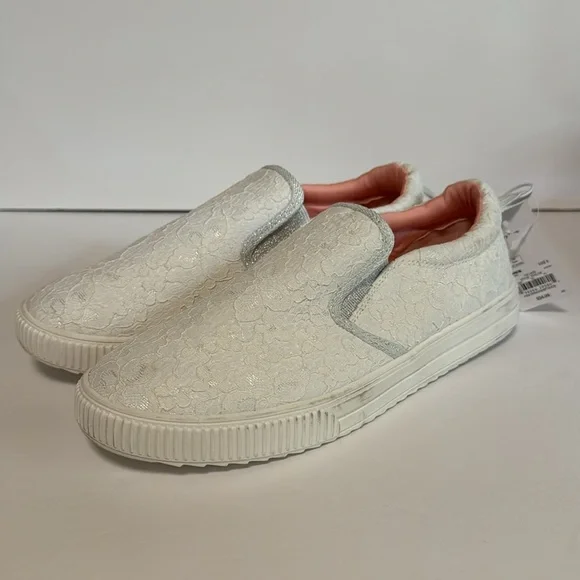 NWT SO Evalyn Womens White Lace Slip-on size 6 - Picture 3 of 7